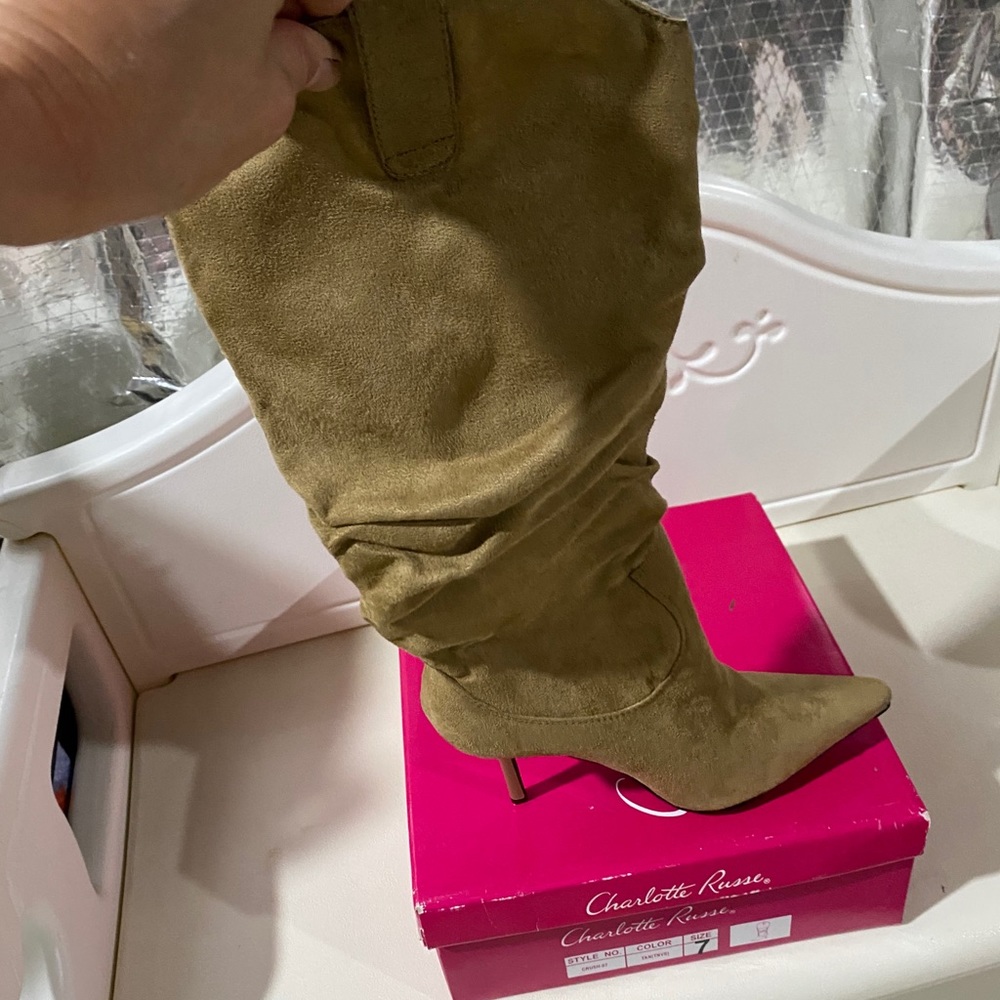Boots - Picture 5 of 6
